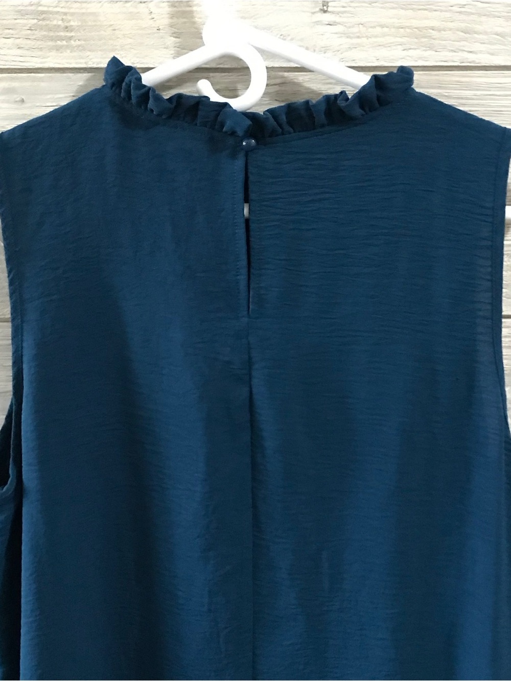Women's Rielle Ruffled Neck Sleeveless Top - Picture 3 of 7
